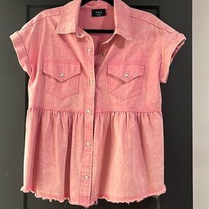 Vici denim distressed top in pink